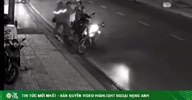 Tài xế công nghệ đấm đá 'tình địch' trước mặt bạn gái ở TPHCM