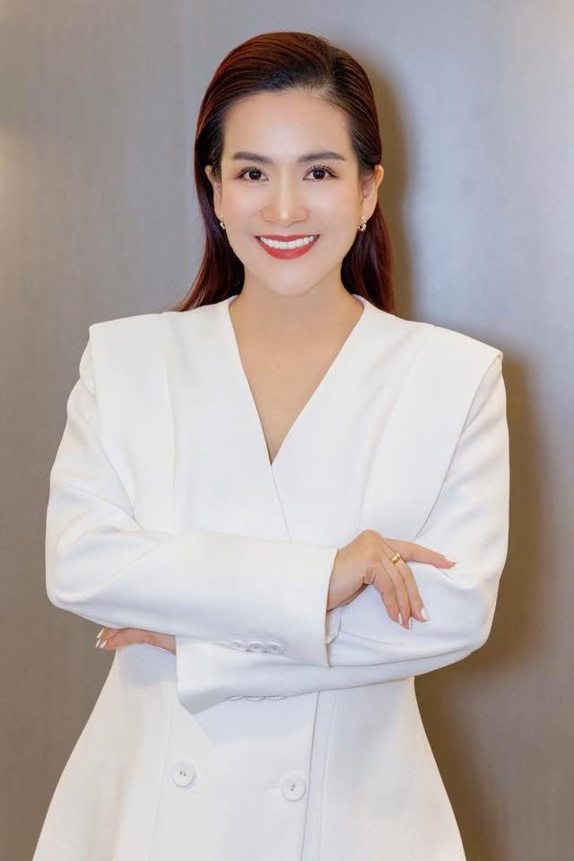 Bà xã Bình Minh diện set đồ gần 900 triệu đồng đi sự kiện - 7