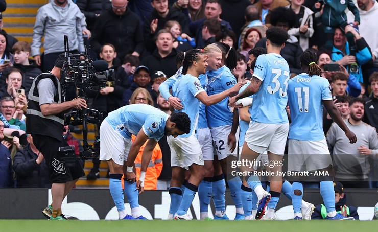 Man&nbsp;City vượt qua Brentford để tiếp tục nuôi hy vọng vô địch Premier League