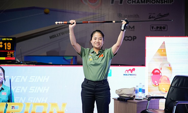 Yến Sinh xuất phát từ bộ môn pool và có thời gian phải đi bán cà phê kiếm thêm thu nhập