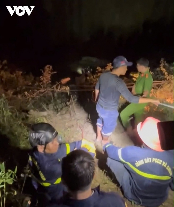 Ngay trong đêm, các lực lượng của Công an tỉnh Gia Lai và chính quyền địa phương đã nhanh chóng tiếp cận hiện trường, triển khai công tác cứu hộ, cứu nạn.