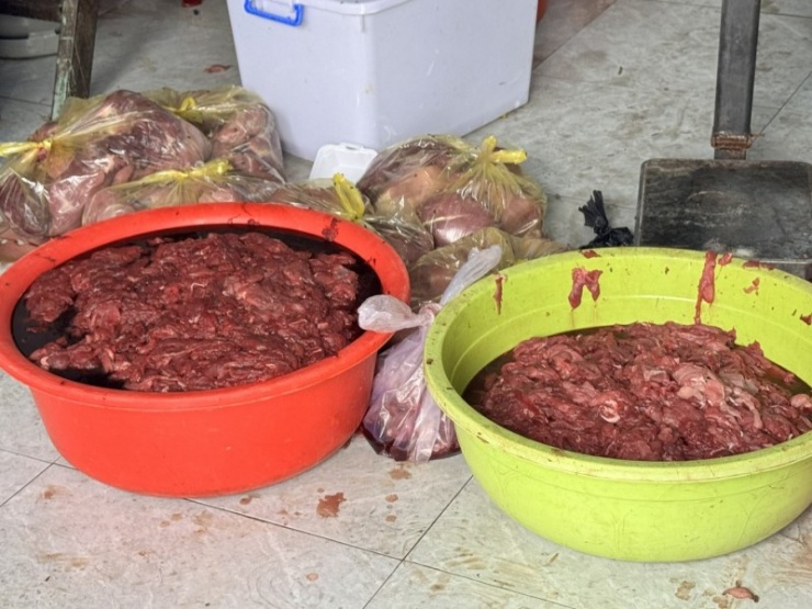Thịt heo nái và hóa chất "biến" thành thịt bò, thu lợi tiền tỷ - 2