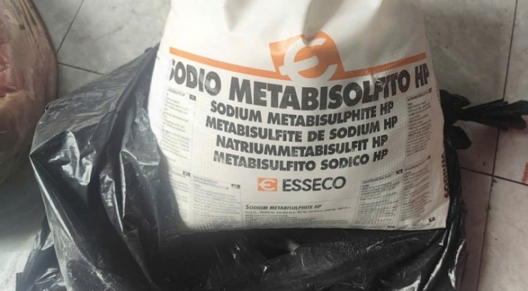 Hóa chất Sodium Metabisulphite các đối tượng dùng để ngâm thịt bò được tươi hơn và bảo quản được lâu hơn.