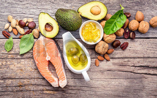 Người bệnh ung thư nên ăn gì chứa nhiều chất béo không bão hòa (omega 3 , 6, 9).