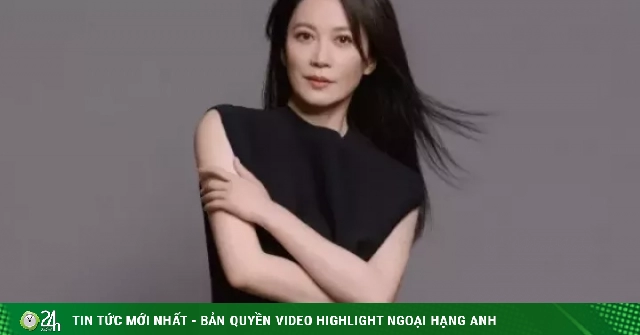 'Nữ thần U60' khoe vẻ đẹp xuyên thời gian, váy đen đơn giản mà 'khí chất ngời ngời'