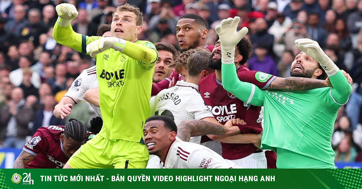 Huyền thoại MU liên tục công kích VAR, tố Arsenal không xứng đáng đăng quang