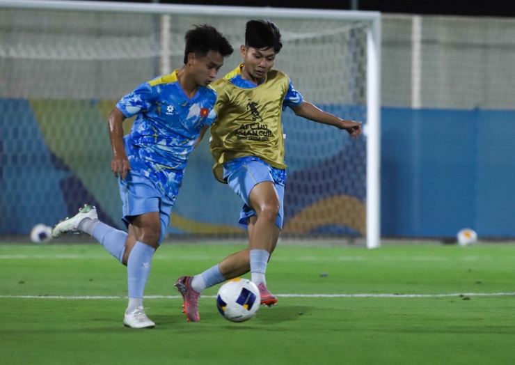 U17 Việt Nam quyết đấu UAE, HLV Cristiano Roland làm điều đặc biệt - 2