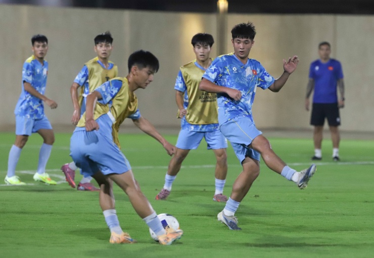 U17 Việt Nam quyết đấu UAE, HLV Cristiano Roland làm điều đặc biệt - 7