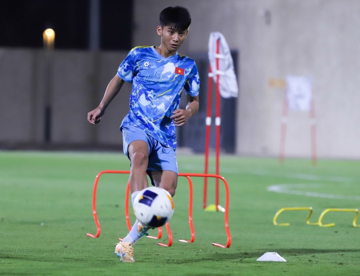 U17 Việt Nam quyết đấu UAE, HLV Cristiano Roland làm điều đặc biệt - 4