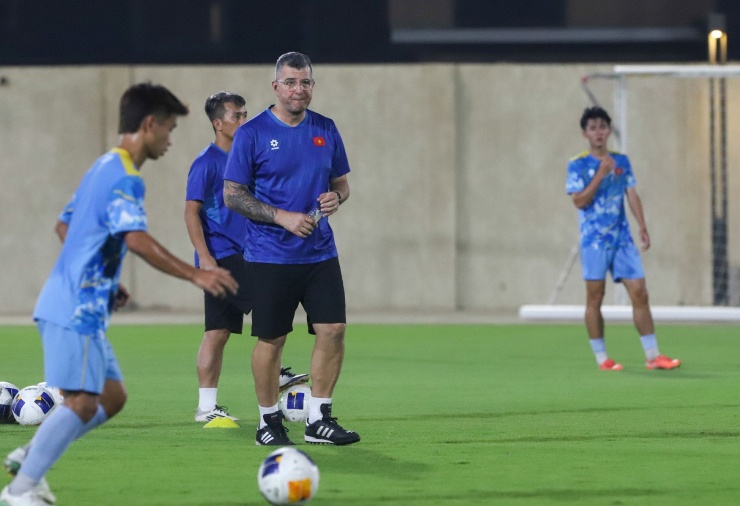 U17 Việt Nam quyết đấu UAE, HLV Cristiano Roland làm điều đặc biệt - 5