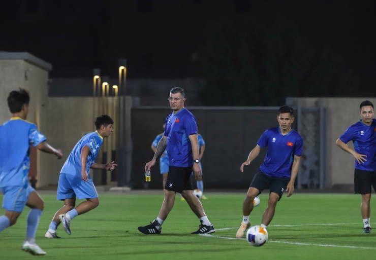 U17 Việt Nam quyết đấu UAE, HLV Cristiano Roland làm điều đặc biệt - 6