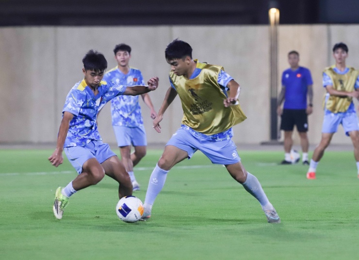 U17 Việt Nam quyết đấu UAE, HLV Cristiano Roland làm điều đặc biệt - 9