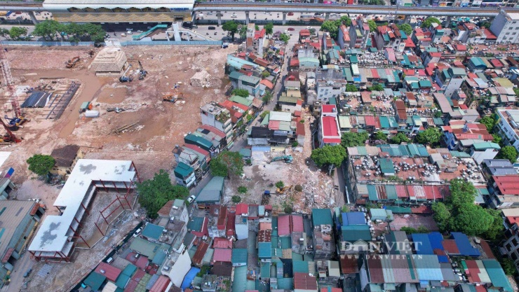 Cùng với đó, việc đầu tư hoàn thiện hạ tầng kỹ thuật như hệ thống thoát nước, chiếu sáng, cây xanh cần được triển khai đồng bộ nhằm cải thiện chất lượng không gian đô thị.&nbsp;