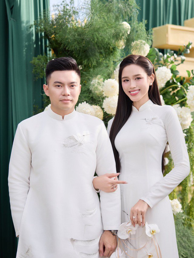 Đáng chú ý, Đỗ Thị Hà đã rời vị trí CEO tại công ty mỹ phẩm do mình điều hành để tập trung vun vén tổ ấm. Người đẹp cho rằng đây không phải là việc từ bỏ sự nghiệp mà là lựa chọn cho giai đoạn sống mới.