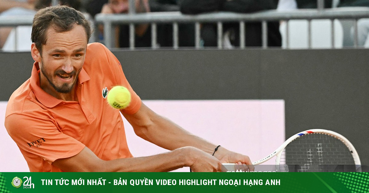 Tennis đỉnh cao Rome Open: Medvedev lội ngược dòng, Swiatek hủy diệt Osaka