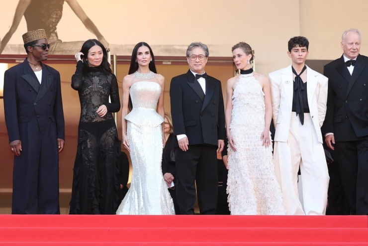 Dàn sao quyến rũ trên thảm đỏ khai mạc Liên hoan phim Cannes - 13