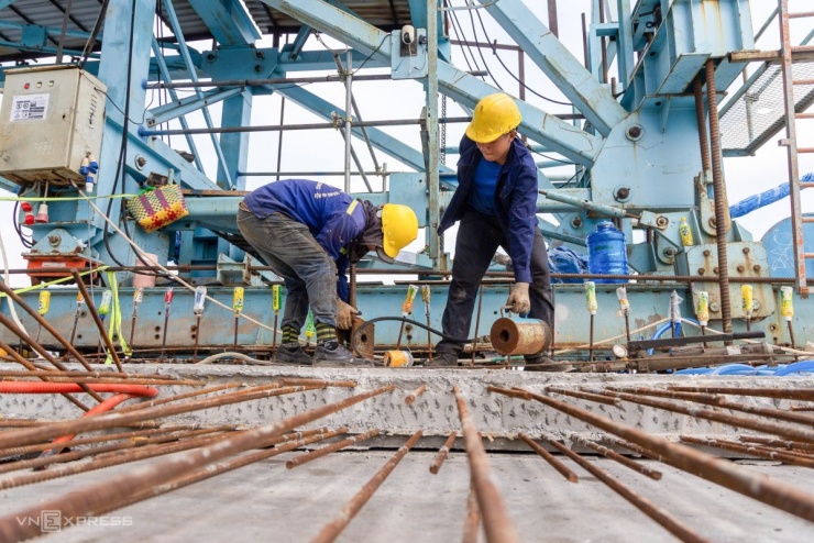 Hình dáng cầu dây văng cao nhất Việt Nam sắp hoàn thành - 10