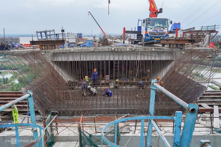 Hình dáng cầu dây văng cao nhất Việt Nam sắp hoàn thành - 9