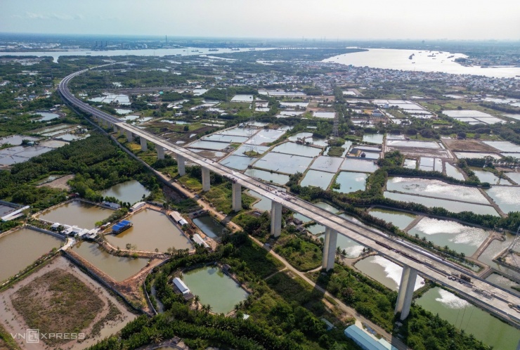Hình dáng cầu dây văng cao nhất Việt Nam sắp hoàn thành - 12