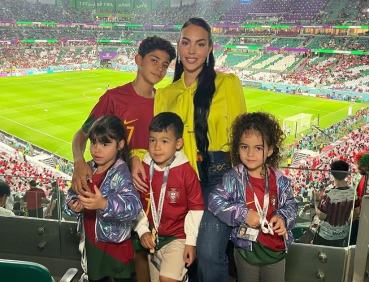 Georgina và các con luôn đồng hành cùng Ronaldo tại các giải đấu lớn