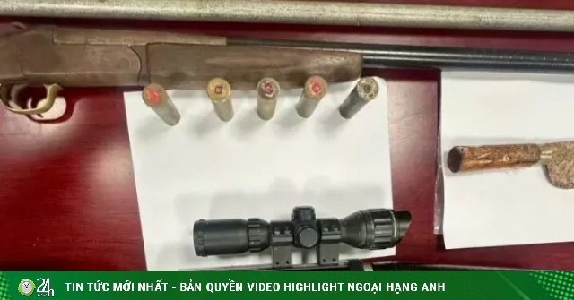 Hà Nội: Cảnh sát 141 tóm gọn 2 'quái xế' cất giấu súng hoa cải