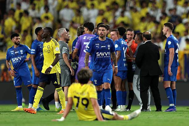 Nhiều cầu thủ Al Nassr thất vọng khi chiến thắng đã tới rất gần nhưng rồi đánh rơi vì sai lầm thủ môn
