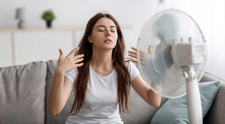 Quạt thổi trực tiếp vào người trong phòng kín là sai lầm.