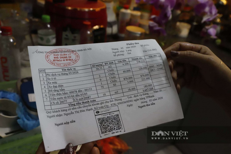 Hiện tại, mỗi tháng gia đình chị Lan mất khoảng trên 1.600.000 tiền dịch vụ, gửi xe và điện, nước sinh hoạt.