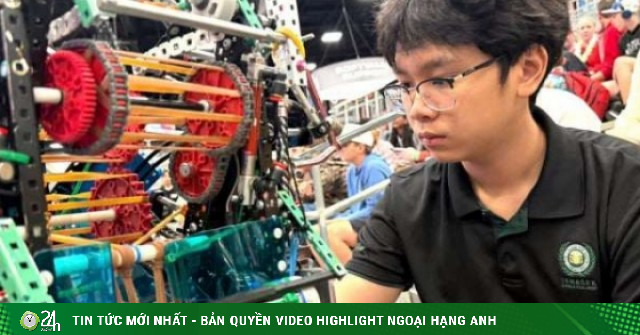 "Cậu bé vàng" trong làng Robotics Việt Nam: Học lớp 9 nhưng có 4 năm liên tiếp dự giải thế giới tại Mỹ, IELTS 8.5