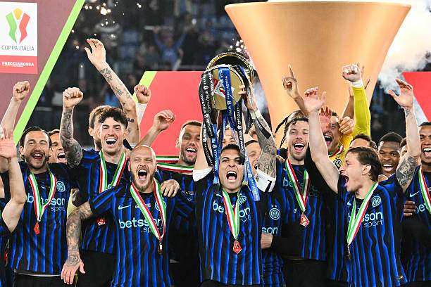 Inter Milan đăng quang Coppa Italia lần thứ 10