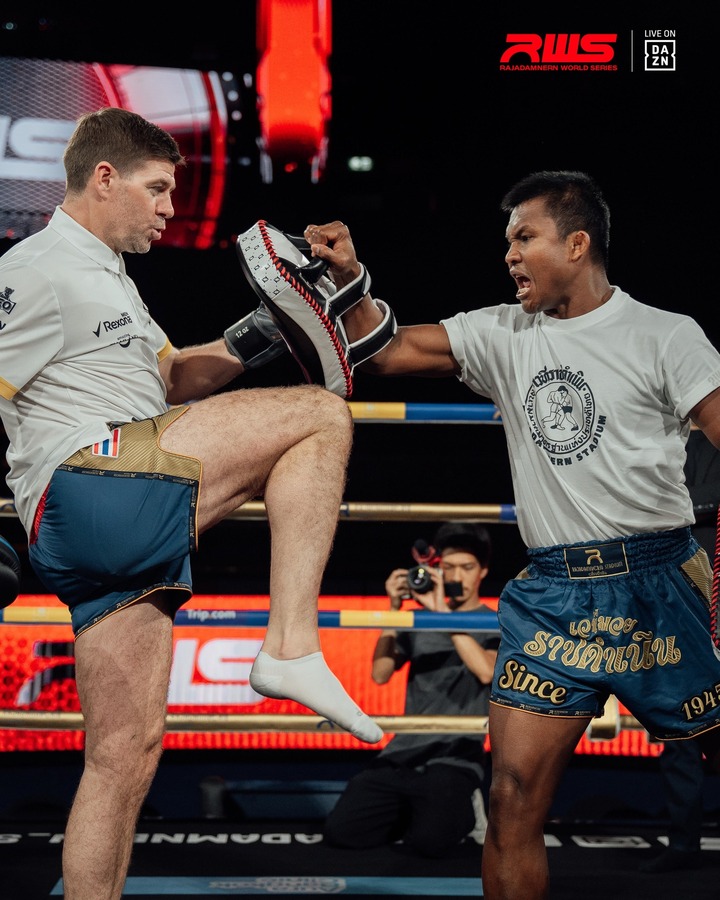 Buakaw dạy võ Muay Thái cho Steven Gerrard