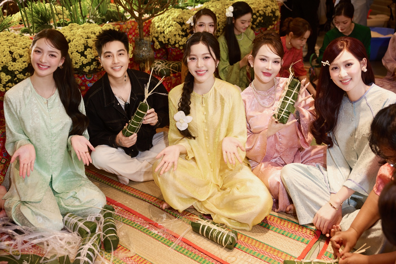 CEO Huyền Trang, Founder & CEO Nguyễn Ngọc An cùng dàn Hoa Hậu, Á Hậu Sen Vàng