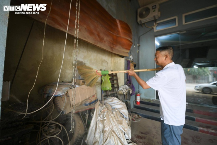 Người Hà Nội sống trong 'bão bụi' bên dự án mở rộng Quốc lộ 6 - 11