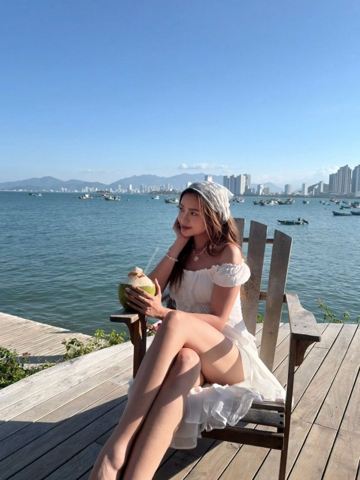Phối đồ ngày hè cuốn hút như Trúc Diễm và dàn mỹ nhân - 9