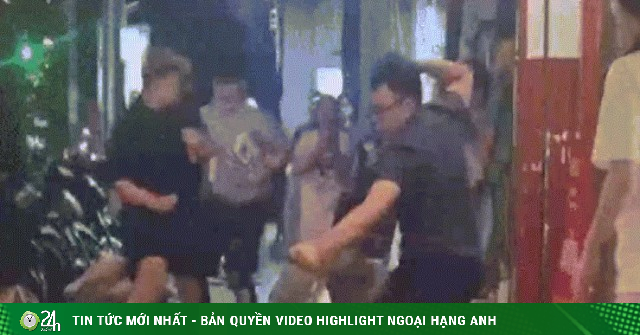 Công an xác minh vụ 2 nhóm thanh niên ẩu đả, cô gái gục trên vỉa hè ở Hà Nội