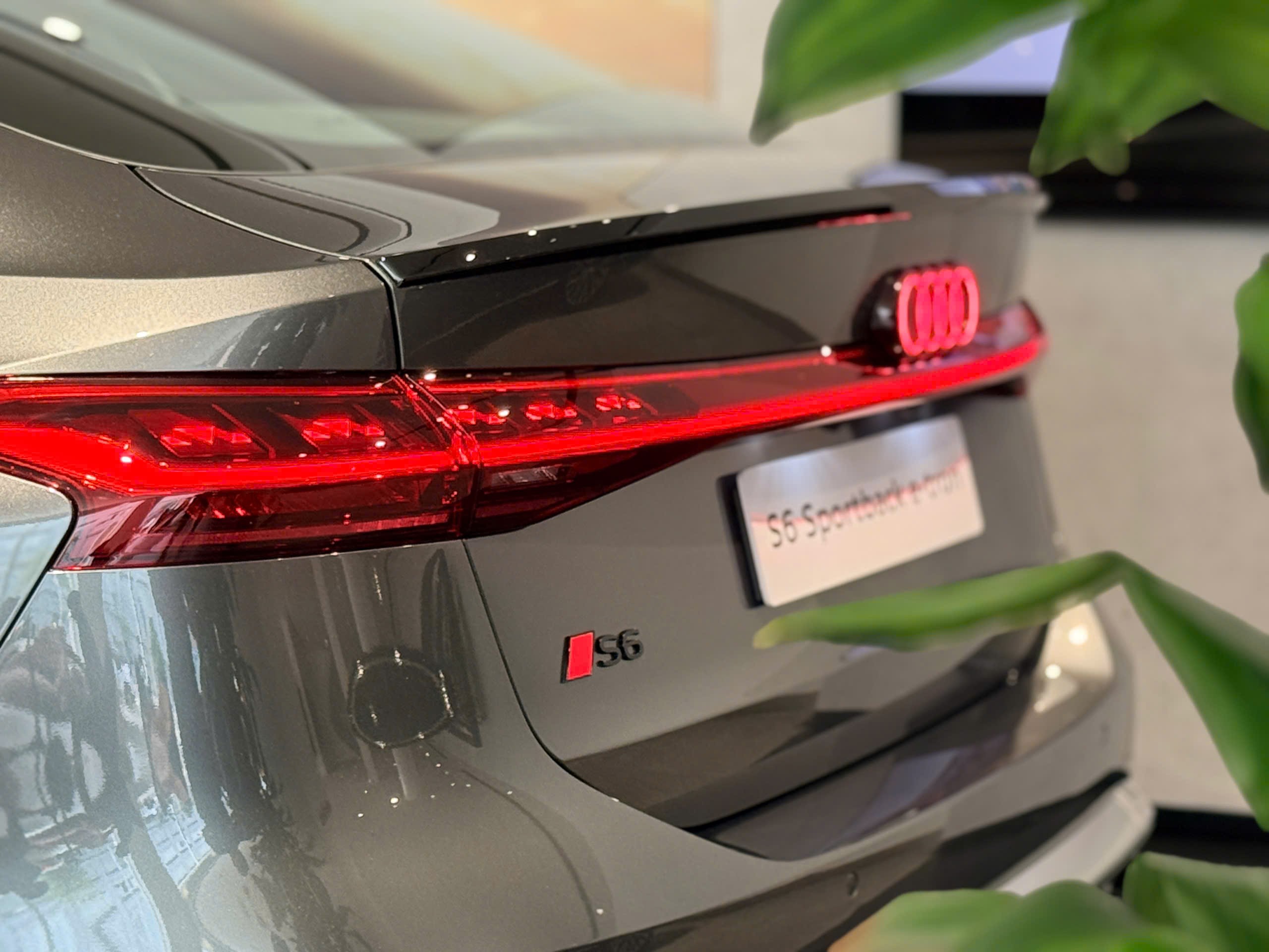 Đây là mẫu xe Audi S6 Sportback e-Tron lần đầu tiên có mặt tại Việt Nam - 3