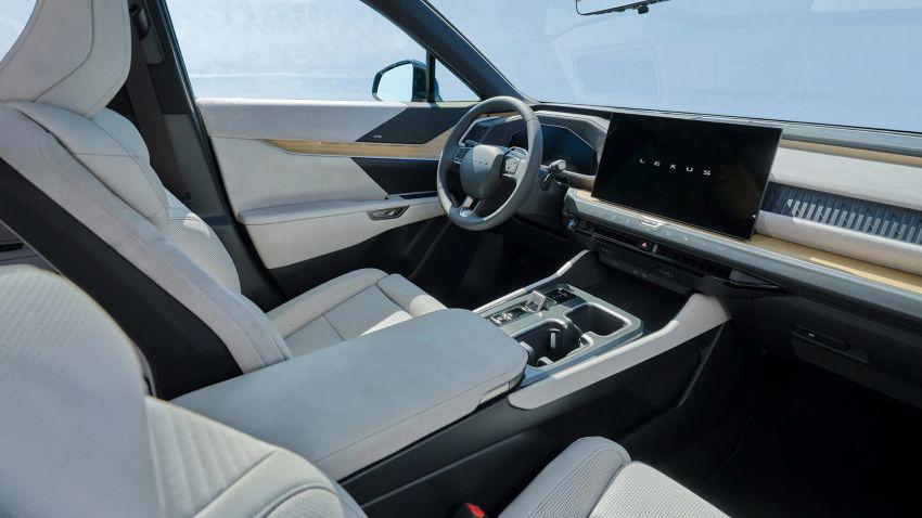 Lexus TZ gồm bảng đồng hồ kỹ thuật số 12,3 inch, màn hình giải trí trung tâm 14 inch.