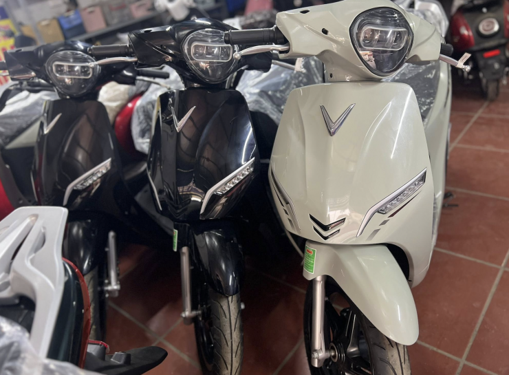Vinfast duy trì chương trình giảm 8% giá trị xe cho khách mua hàng trả thẳng. 