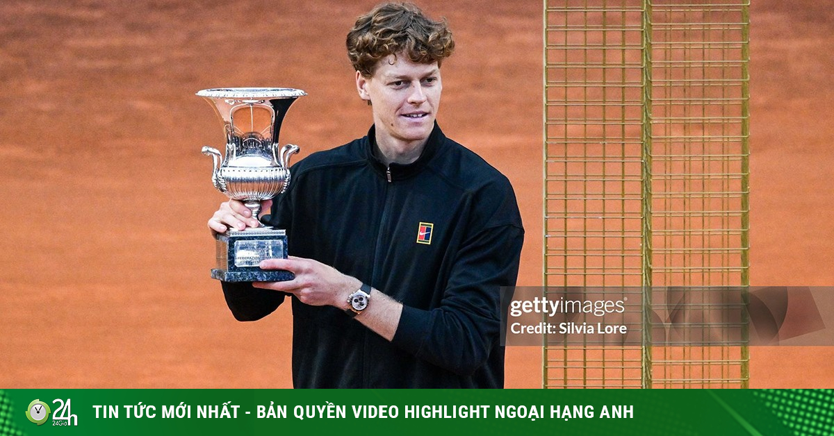 Sinner hoàn tất bộ sưu tập danh hiệu đặc biệt nhất lịch sử, được Djokovic chúc mừng