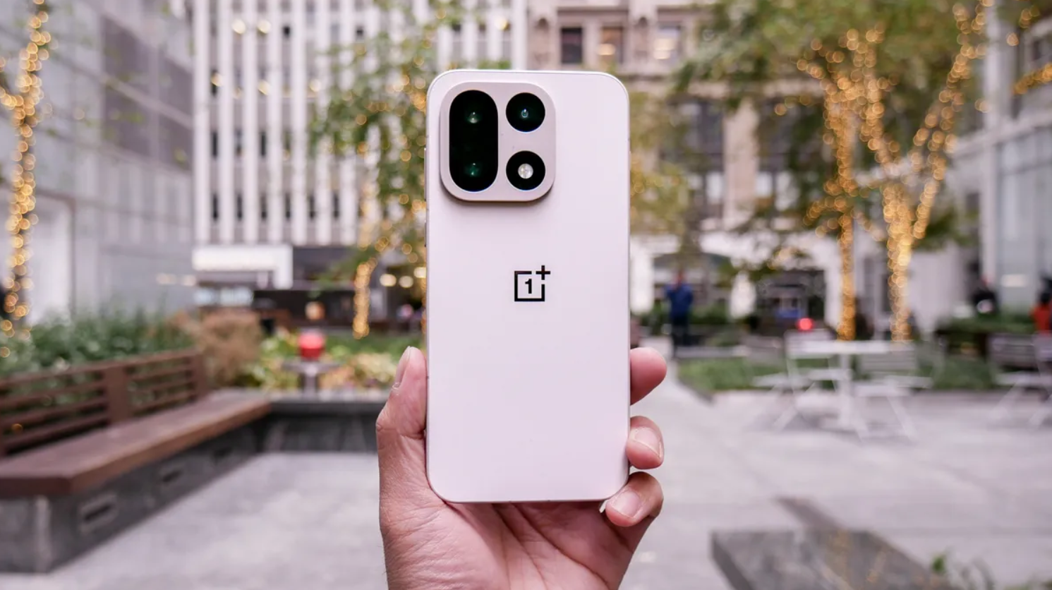 OnePlus 15.