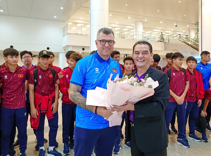 HLV Roland chia tay U17 Việt Nam sau chiến dịch U17 châu Á 2026.