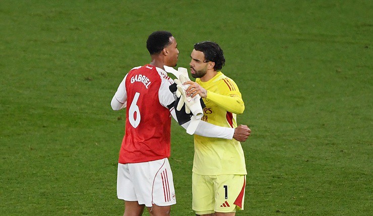 Hàng thủ tiếp tục là điểm tựa vững chắc của Arsenal