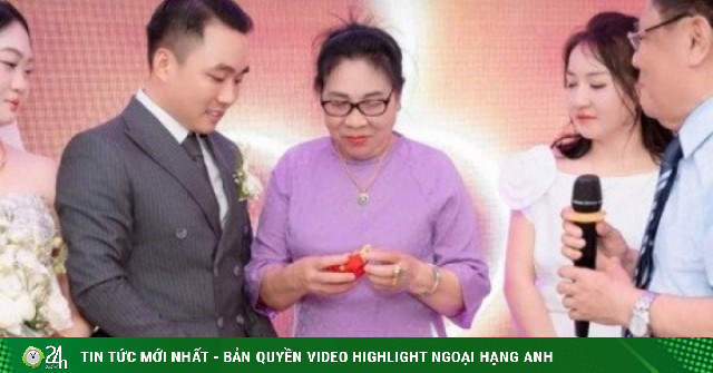 Chú rể Ninh Bình bật khóc khi nhận được 4 chỉ vàng của người bố đã mất 26 năm