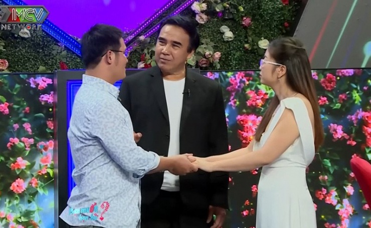 Cặp đôi đã bỏ lỡ cơ hội hẹn hò. Ảnh cắt từ clip 