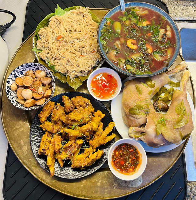 12 mâm cơm gia đình chuẩn mùa hè của mẹ đảm ở Hà Nội - 2