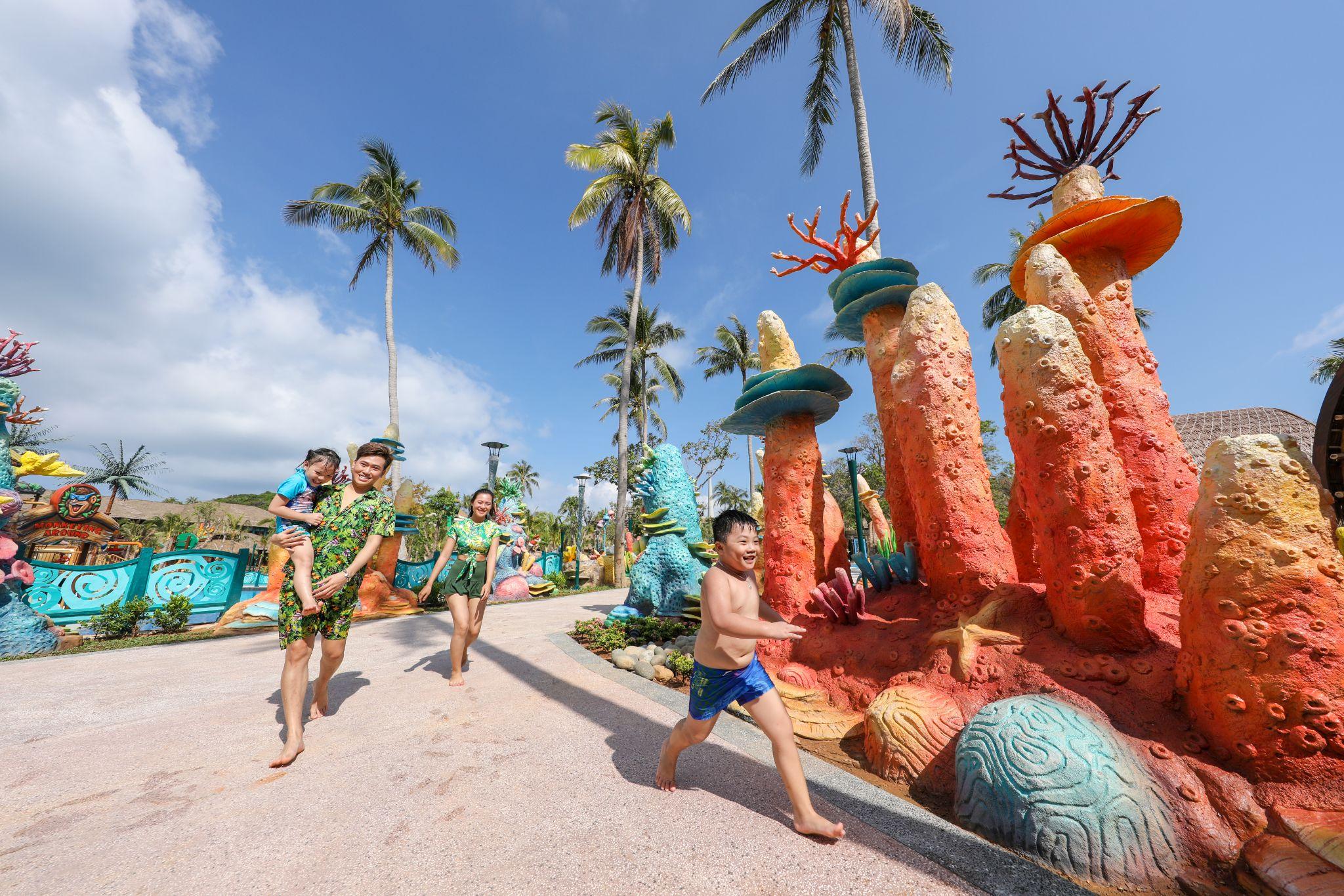 Du khách có thể dành trọn một ngày đi cáp treo, khám phá “tất tần tật” các trò chơi ở Sun World Hon Thom