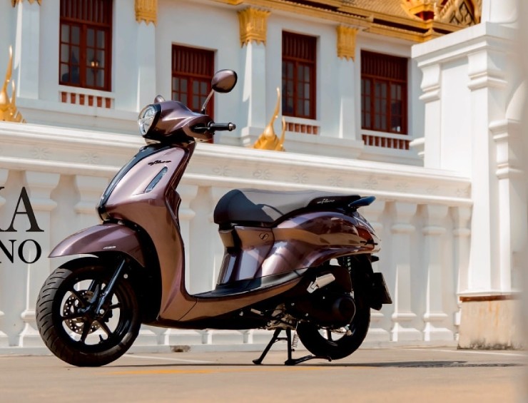 Ngắm Yamaha Grand Filano Hybrid màu nâu quả mọng đẹp lung linh - 3