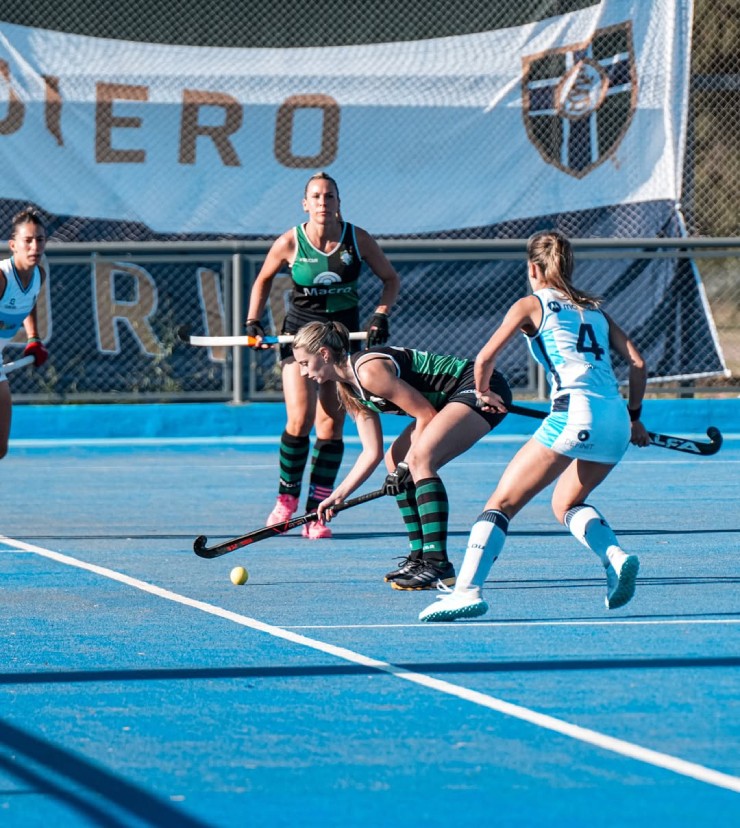 Mỹ nhân hockey gây tranh cãi vì nổi tiếng nhờ "vòng 3" 103 cm - 4