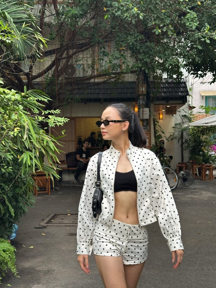 Giới trẻ lăng xê mốt khoe nội y trên phố - 3