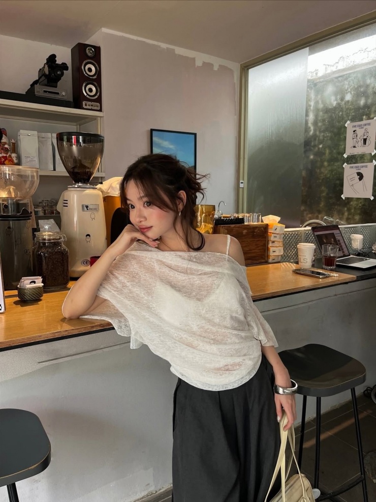 Giới trẻ lăng xê mốt khoe nội y trên phố - 8